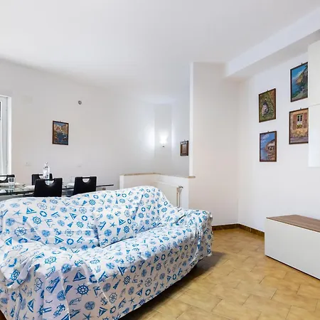 Hostdomus - Casa Floris * Alassio