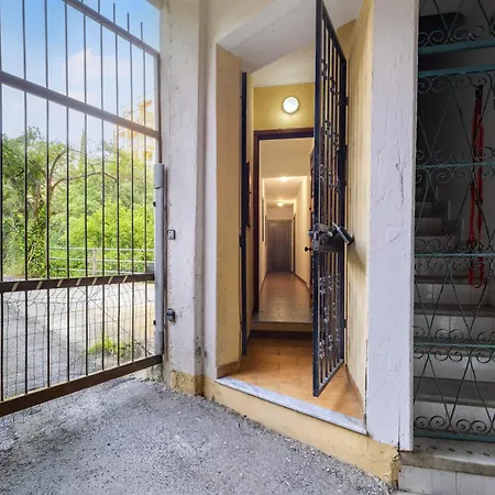 Hostdomus - Casa Floris Apartment