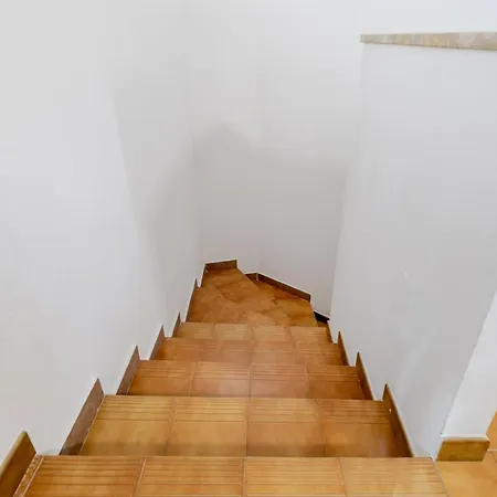 Hostdomus - Casa Floris * Alassio
