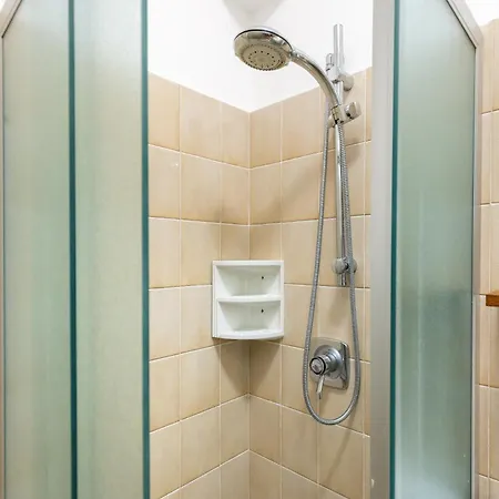 Apartment Hostdomus - Casa Floris