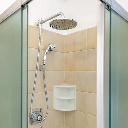 Apartment Hostdomus - Casa Floris